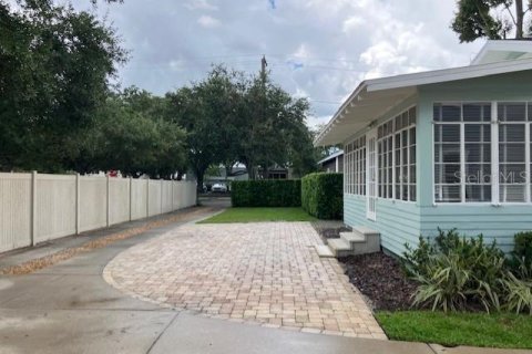 Propiedad comercial en venta en Tampa, Florida, 578.41 m2 № 1388719 - foto 2