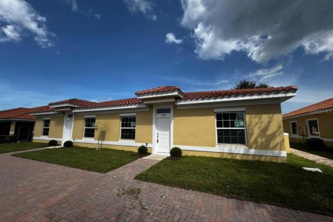 Casa en venta en Kissimmee, Florida, 2 dormitorios, 98.01 m2 № 1388720 - foto 1