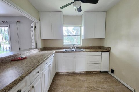 House in Tampa, Florida 3 bedrooms, 148.55 sq.m. № 1388695 - photo 20