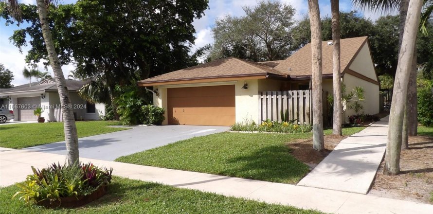 House in Boynton Beach, Florida 2 bedrooms, 130.43 sq.m. № 1383015