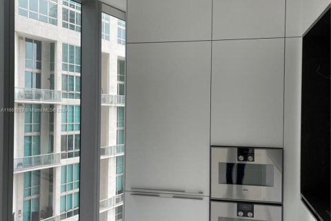 Condo in Miami, Florida, 1 bedroom  № 1386185 - photo 5