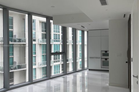 Condo in Miami, Florida, 1 bedroom  № 1386185 - photo 6