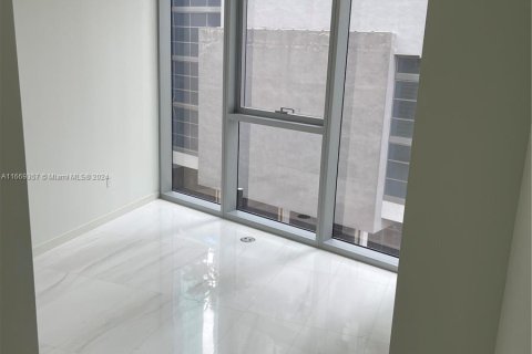 Condo in Miami, Florida, 1 bedroom  № 1386185 - photo 10