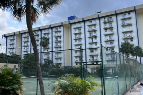 Condo in Miami, Florida, 1 bedroom  № 1385926 - photo 13