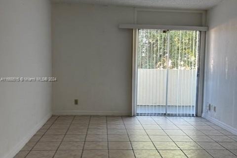 Condo in Miami, Florida, 1 bedroom  № 1385926 - photo 8