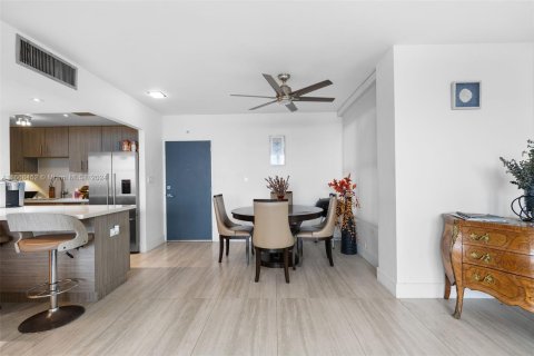 Condo in Miami, Florida, 1 bedroom  № 1385923 - photo 6