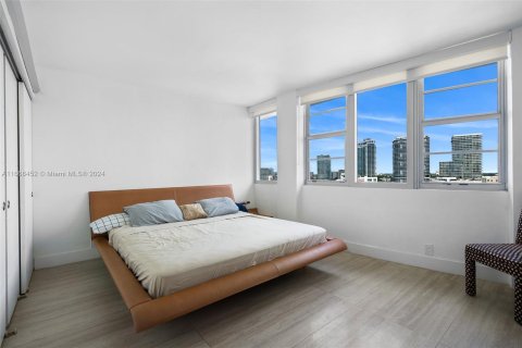 Condo in Miami, Florida, 1 bedroom  № 1385923 - photo 9