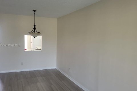 Condo in Tamarac, Florida, 2 bedrooms  № 1385925 - photo 13