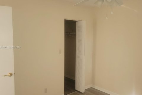 Condo in Tamarac, Florida, 2 bedrooms  № 1385925 - photo 28