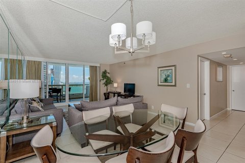 Condo in Miami, Florida, 3 bedrooms  № 1385924 - photo 2