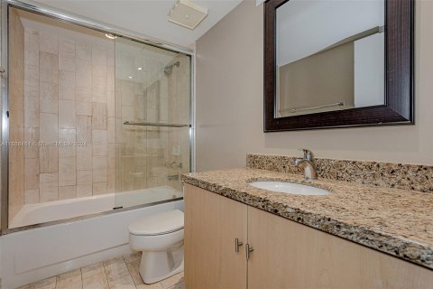 Condo in Miami, Florida, 3 bedrooms  № 1385924 - photo 20