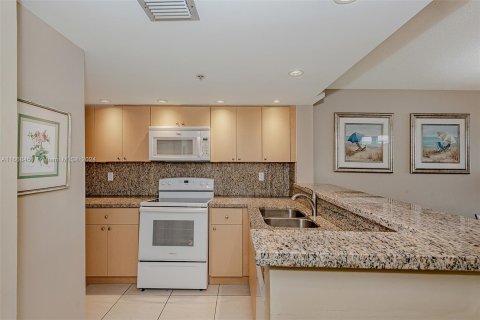 Condo in Miami, Florida, 3 bedrooms  № 1385924 - photo 12