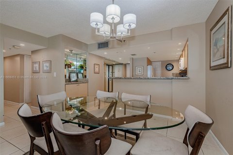 Condo in Miami, Florida, 3 bedrooms  № 1385924 - photo 7