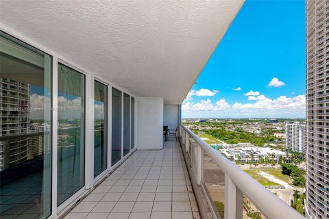 Condo in Miami, Florida, 3 bedrooms  № 1385924 - photo 26