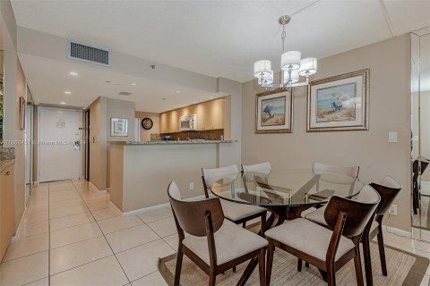 Condo in Miami, Florida, 3 bedrooms  № 1385924 - photo 6