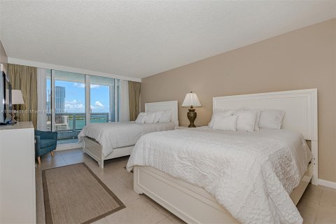 Condo in Miami, Florida, 3 bedrooms  № 1385924 - photo 13