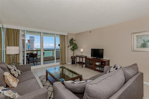 Condo in Miami, Florida, 3 bedrooms  № 1385924 - photo 3