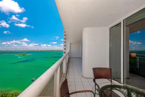 Condo in Miami, Florida, 3 bedrooms  № 1385924 - photo 24