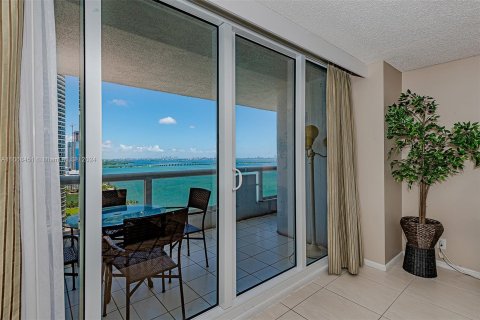 Condo in Miami, Florida, 3 bedrooms  № 1385924 - photo 4