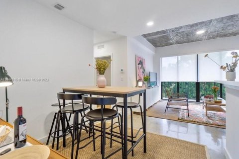 Propiedad comercial en venta en Miami, Florida № 696434 - foto 5