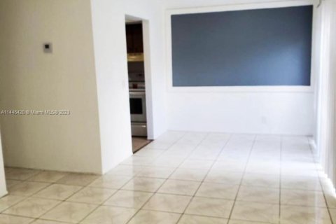 Townhouse in Lauderhill, Florida 3 bedrooms, 100.33 sq.m. № 696486 - photo 6