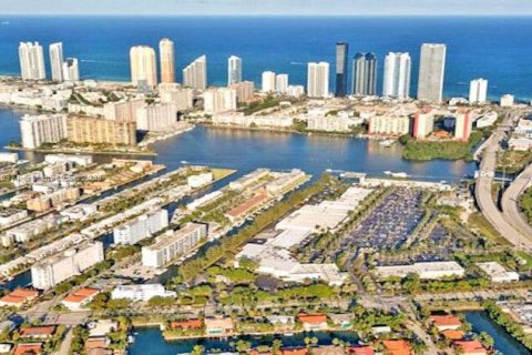 Condominio en venta en North Miami Beach, Florida, 1 dormitorio, 80.36 m2 № 696485 - foto 7