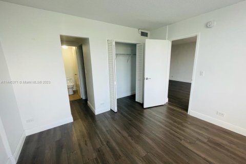 Condominio en venta en North Miami Beach, Florida, 1 dormitorio, 80.36 m2 № 696485 - foto 14