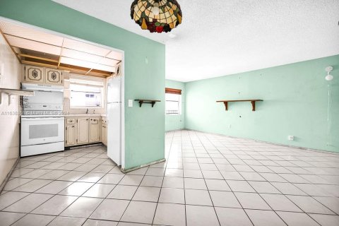 Condo in Hollywood, Florida, 1 bedroom  № 1320632 - photo 18