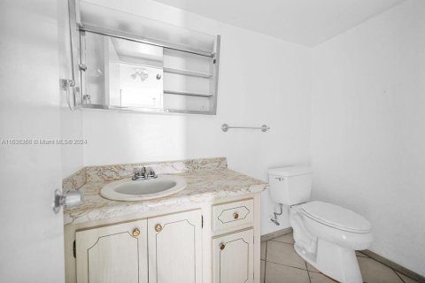 Condo in Hollywood, Florida, 1 bedroom  № 1320632 - photo 29