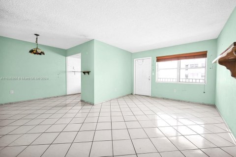 Condo in Hollywood, Florida, 1 bedroom  № 1320632 - photo 17