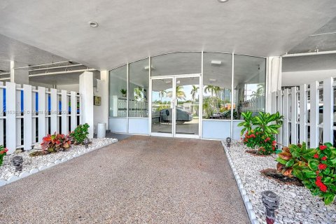 Condo in Hollywood, Florida, 1 bedroom  № 1320632 - photo 8