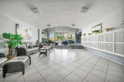 Condo in Hollywood, Florida, 1 bedroom  № 1320632 - photo 10