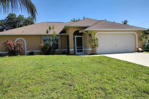 House in Cape Coral, Florida 4 bedrooms, 159.05 sq.m. № 252956 - photo 3
