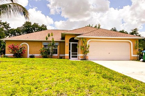 Villa ou maison à vendre à Cape Coral, Floride: 4 chambres, 159.05 m2 № 252956 - photo 1