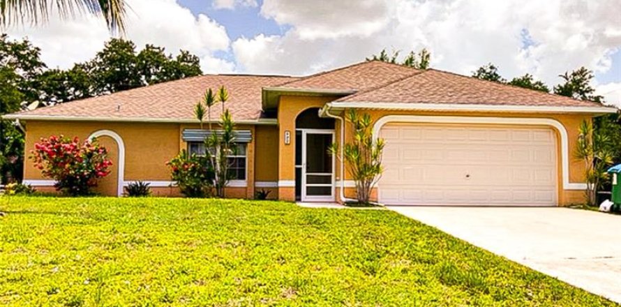 House in Cape Coral, Florida 4 bedrooms, 159.05 sq.m. № 252956