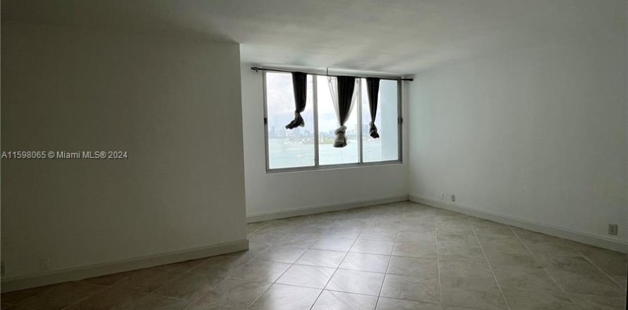 Estudio en el Condominio en Miami Beach, Florida  № 1206582