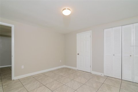 House in Sarasota, Florida 4 bedrooms, 127.74 sq.m. № 1351263 - photo 9