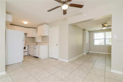 House in Sarasota, Florida 4 bedrooms, 127.74 sq.m. № 1351263 - photo 5