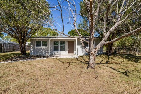 Villa ou maison à louer à Sarasota, Floride: 4 chambres, 127.74 m2 № 1351263 - photo 1