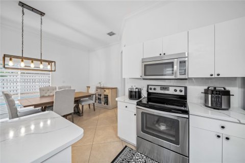 Casa en venta en Miami, Florida, 3 dormitorios, 149.11 m2 № 1400000 - foto 5