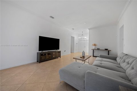 Casa en venta en Miami, Florida, 3 dormitorios, 149.11 m2 № 1400000 - foto 3