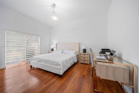 Casa en venta en Miami, Florida, 3 dormitorios, 149.11 m2 № 1400000 - foto 7