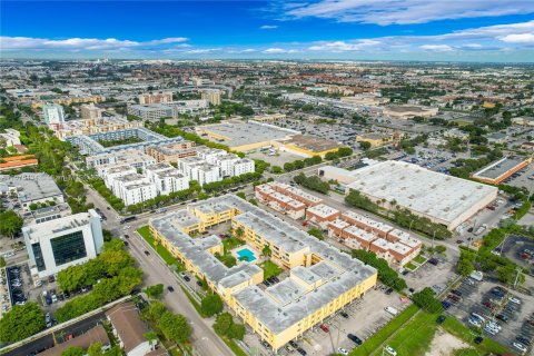 Condo in Hialeah, Florida, 2 bedrooms  № 1400002 - photo 23