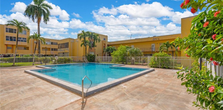 Condo in Hialeah, Florida, 2 bedrooms  № 1400002