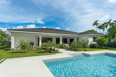 Casa en venta en Miami, Florida, 5 dormitorios, 345.78 m2 № 1399956 - foto 1