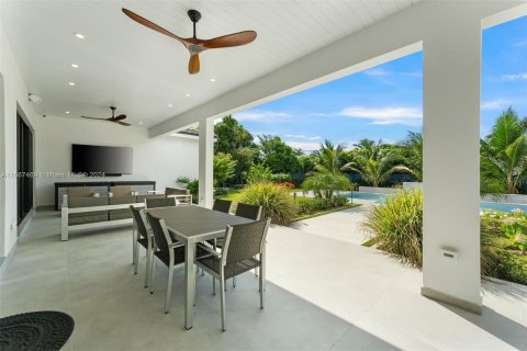 Casa en venta en Miami, Florida, 5 dormitorios, 345.78 m2 № 1399956 - foto 18