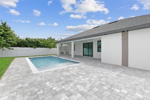 Casa en venta en Cape Coral, Florida, 3 dormitorios, 173.63 m2 № 1399999 - foto 24