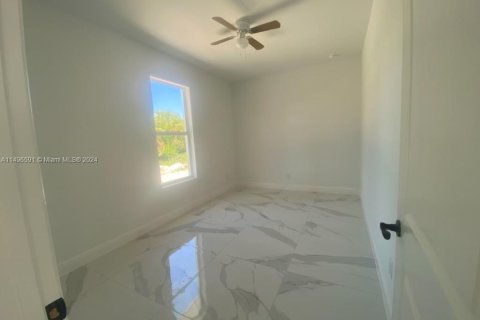 House in Lehigh Acres, Florida 4 bedrooms, 142.51 sq.m. № 874141 - photo 6
