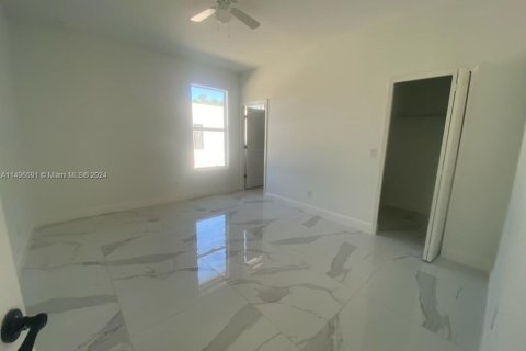 House in Lehigh Acres, Florida 4 bedrooms, 142.51 sq.m. № 874141 - photo 5