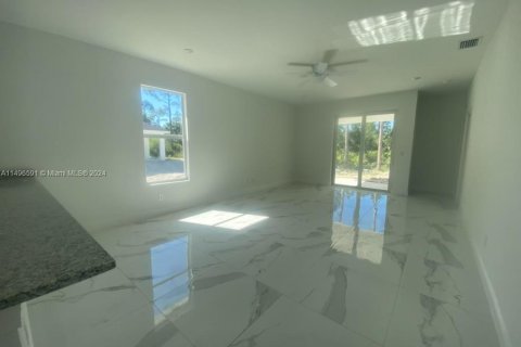 House in Lehigh Acres, Florida 4 bedrooms, 142.51 sq.m. № 874141 - photo 4